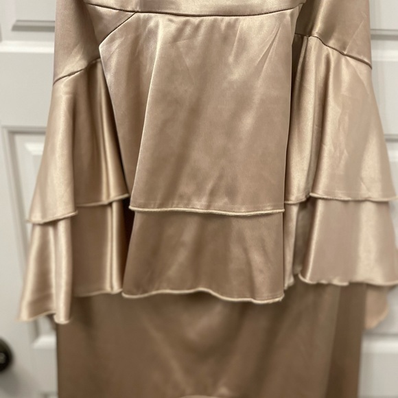 Missguided Woman’s Champage Gold Frill Hi/Low Cami Dress size: 8 NWOT - Picture 4 of 14